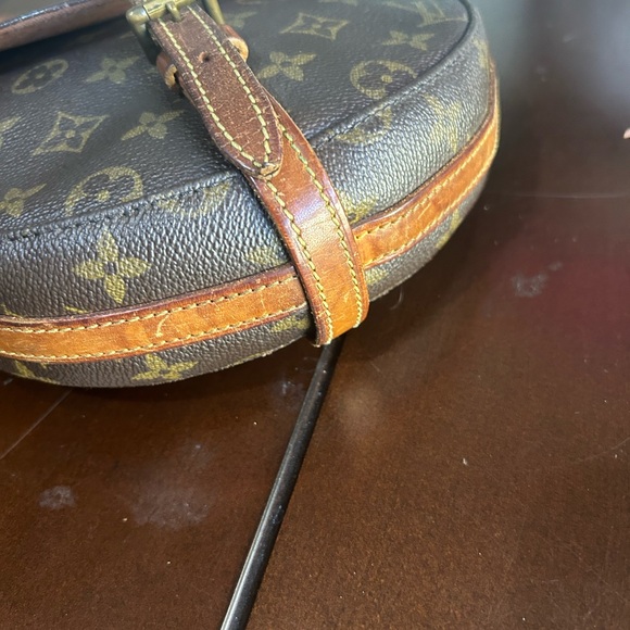 Louis Vuitton Chantilly crossbody EUC - Picture 5 of 14